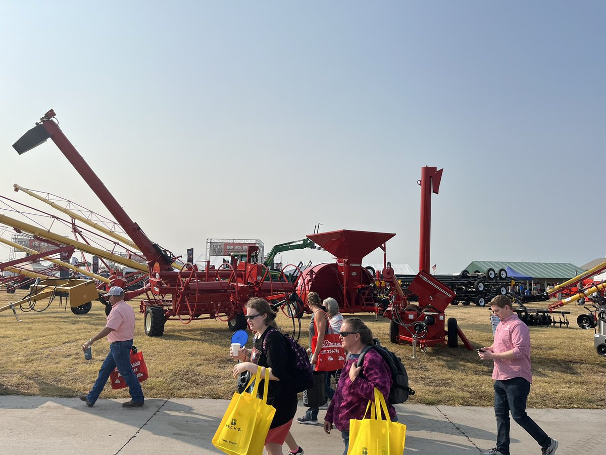 rennmillcenter's tweet photo. It’s Day 1 at Husker Harvest Days with  @SupplyBeaver and it’s already been a busy.  Stop by and ask about the RENN Grain Bagging System #HHD22 @HHDays https://t.co/Z4JCEKlujJ