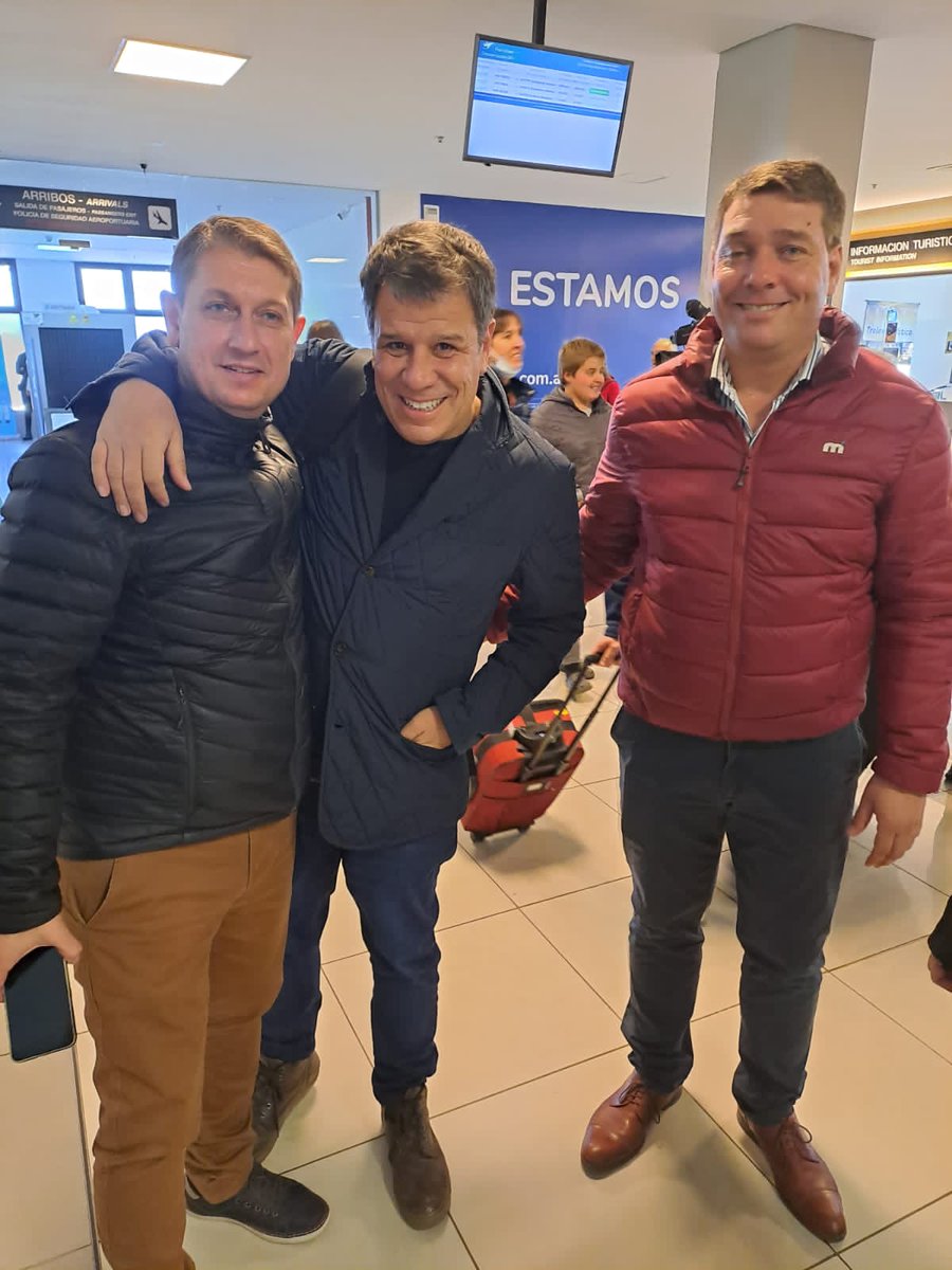 duliomonti's tweet photo. Bienvenido @ManesF un orgullo que estés acá #Empatia es el camino que va a pasar por encima de la grieta para unir a los argentinos en un proyecto colectivo 💪💪💪
#empatia
#dandoelpaso https://t.co/YPcdyO4JTX