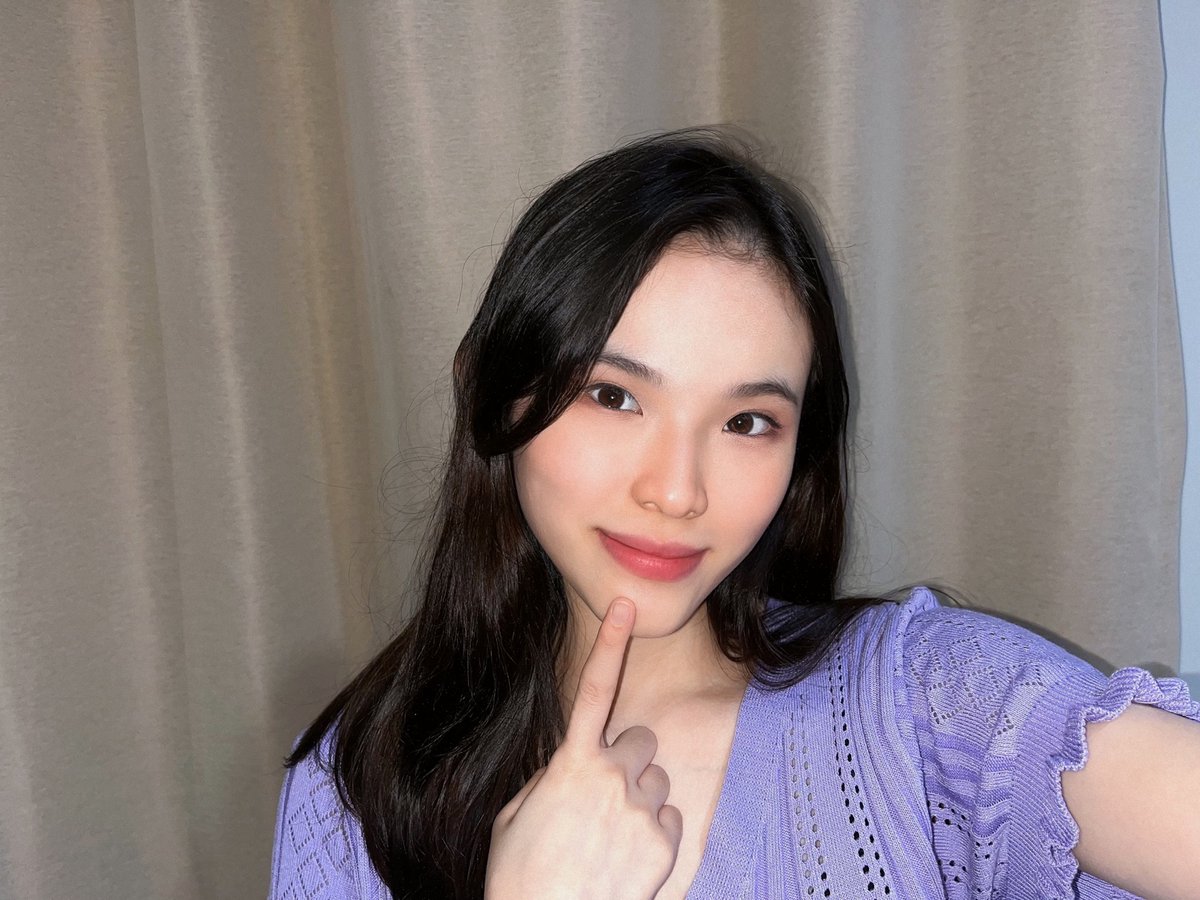 SE_LynJKT48's tweet photo. thankyou so much for all the wonderful wishes!! i'm so grateful to have you guys in my life! kalian memang terbaik , sayang semuaaa 🥺❤️ #MAXXIMALYN https://t.co/ls5JTMLo9K
