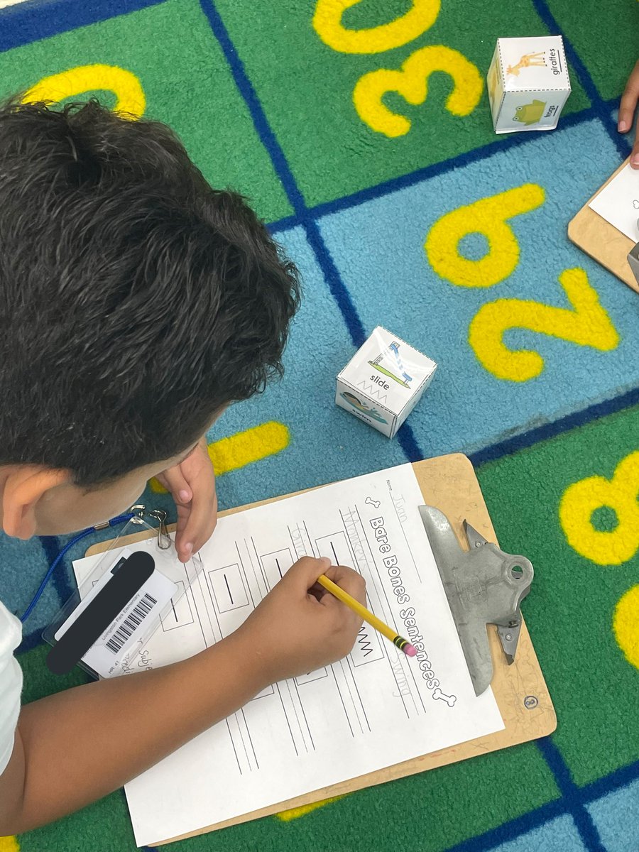 MissScoras_LP's tweet photo. Room 11 starts off each year by building a strong knowledge of sentence structure using @framingyourthoughts. Today 4th grade worked together to create silly barebone sentences #youbelongatlp #nbtschools #resourceroomrocks https://t.co/vF2vQg6CWX