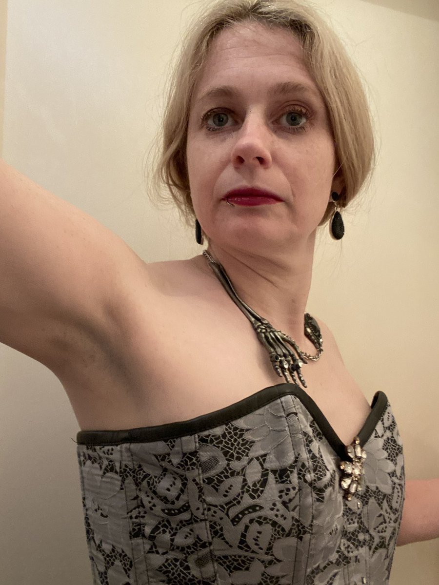 gilliansxgirl's tweet photo. #besekwardrobechallenge2022day13 #Victorian #liptember #womensmentalhealth #donatelinkbelow https://t.co/86z53aGziv