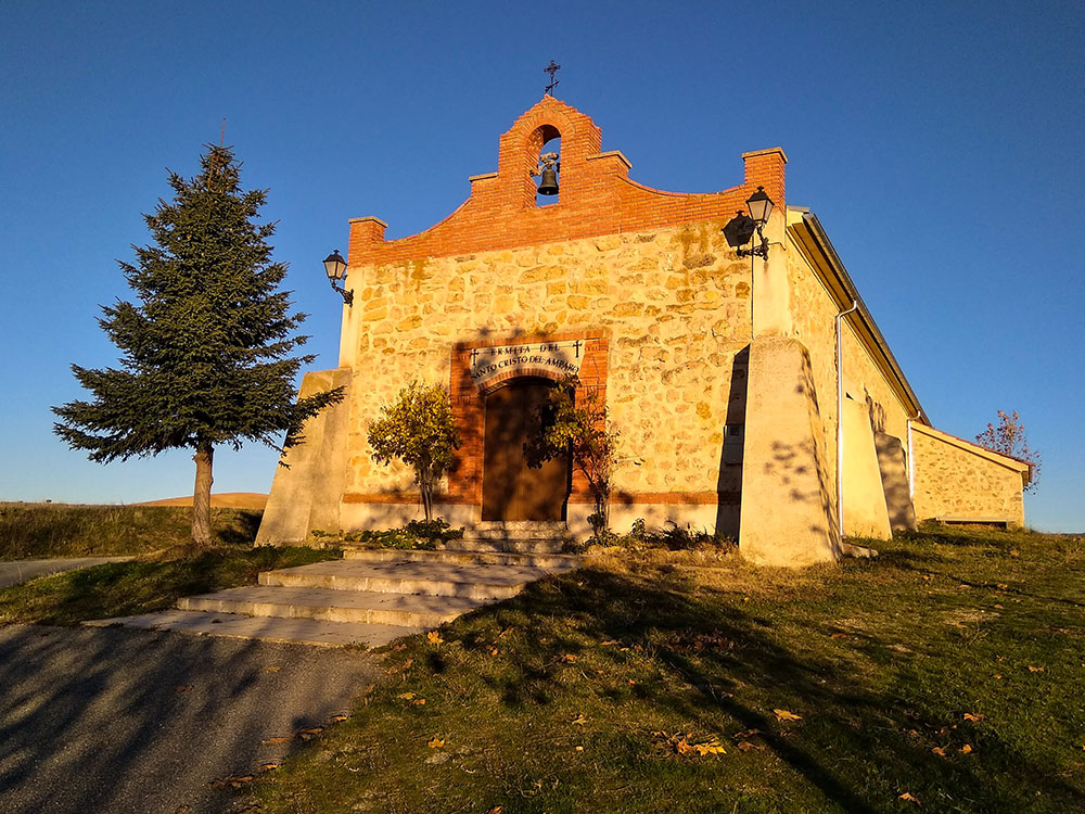 Segoviabuenplan's tweet photo. ¿Conoces Carbonero de Ahusín? Está muy cerquita de #Segovia capital. No llega a la centena de habitantes. ¿Te vienes de paseo con nosotros? https://t.co/ndwaIX2M0H https://t.co/6qp7P2cfDW
