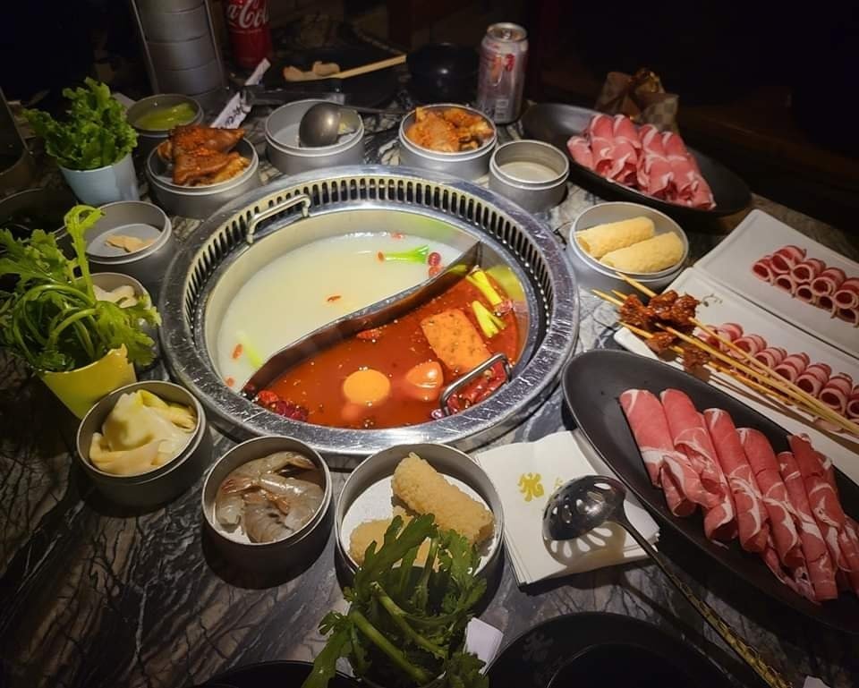 jellenigelitt's tweet photo. When you enjoy a meal with friends, the first thing that comes to your mind is, enjoy the meal first, or take a photo to record the moment? https://t.co/Mp7sLUCJBP