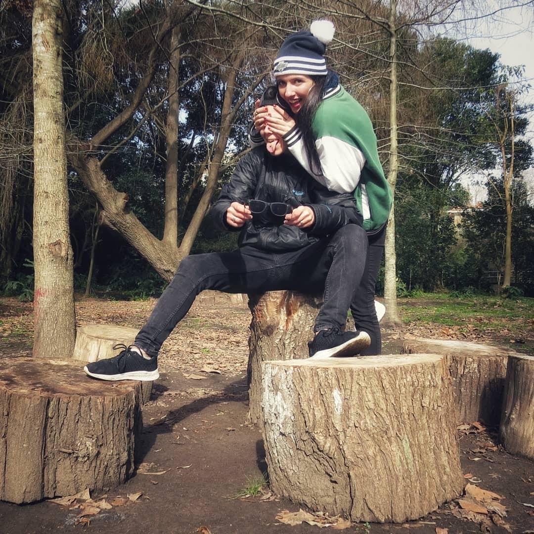 LulaIthurbide's tweet photo. Todavía no caigo que te fuiste amiga, hermana que me dio la vida. No puedo caer en cuenta de que ya no estás de que decidiste esto y no te despediste no llamaste, nada. Hoy el corazón se me parte en 1000 pedazos te voy a extrañar siempre❤️ https://t.co/DZcgDoOIss