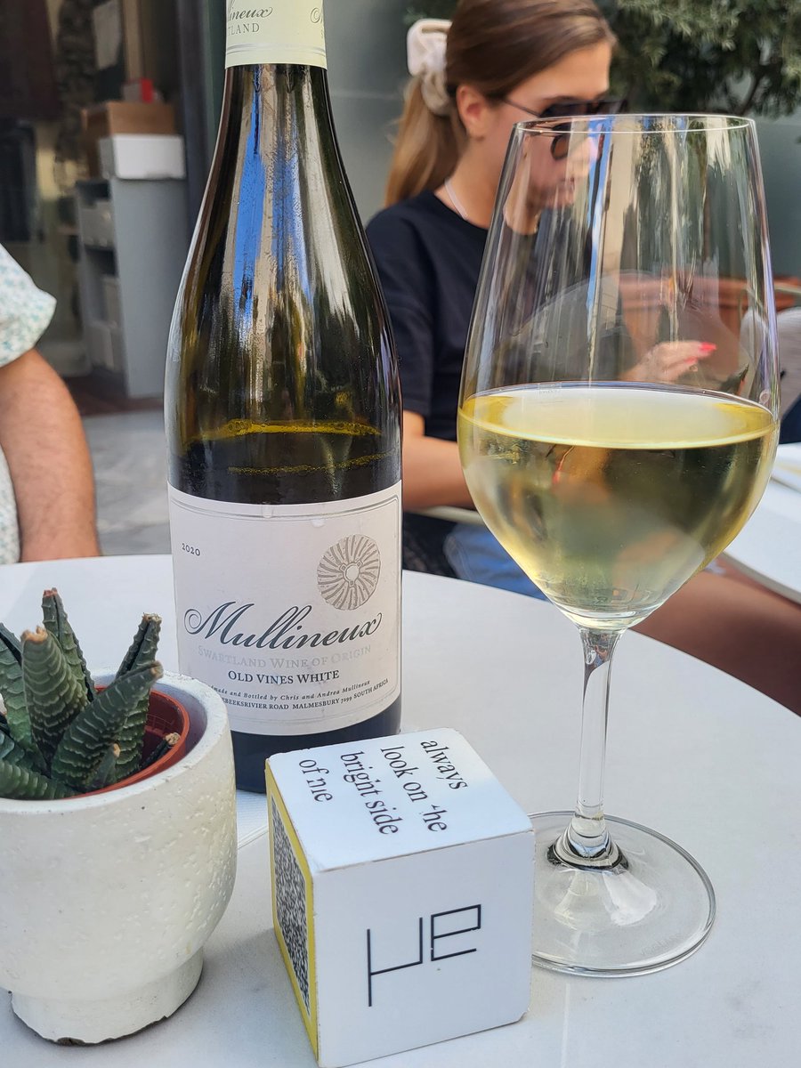 What a lovely surprise to find <a href="/MullineuxWines/">The Mullineuxs</a> Old Vines White wine on the menu at the wonderful ME cafe in #Athens.
After chatting to the waiter,he said that this gorgeous wine was only added to the menu yesterday!
A lucky find! @me_kolonaki
#oldvines #saveSAwines