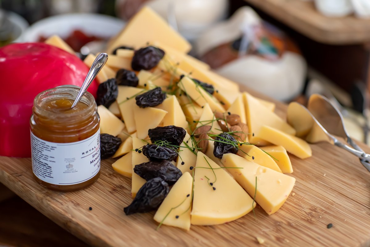 It ain’t easy being cheesy. 🥭 🧀

#cheese #foodpairing #belberry #goodfoodgoodmood #cheesy #cheese