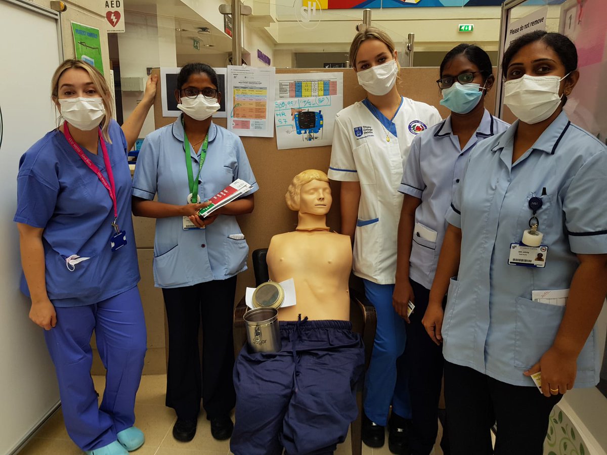 Escape room on #WorldSepsisDay! <a href="/stjamesdublin/">St James's Hospital</a> <a href="/SJ_ACC/">SJACC</a> @sjhnursing
our critical care ANP Tríona reaching out with SJH NPDU. Stop Sepsis,save lives!!