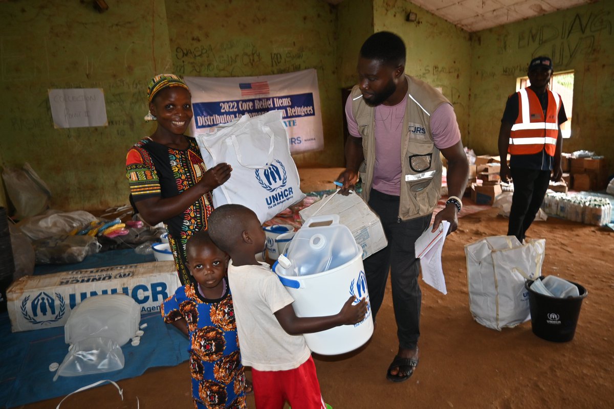jrs_waf's tweet photo. “We had to flee and leave our homes with just clothes on our back”, Naombie recalls.
With the support of @StatePRM and @unhcrnigeria, JRS provided Naombie and more than 4,000 Cameroonian #refugees and host populations with core relief items. https://t.co/0UQNhkfXXn