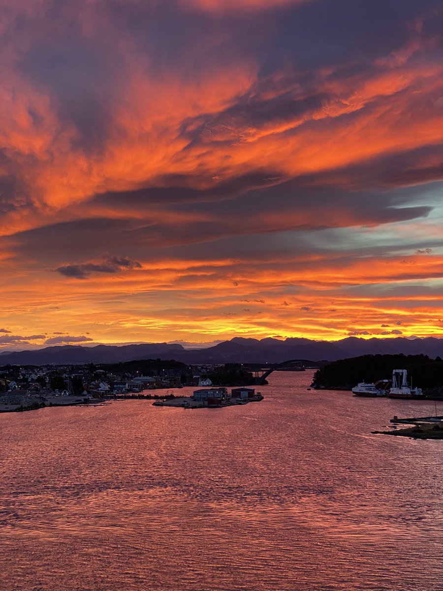 SamKraft_'s tweet photo. Sunrise in Stavanger, Norway https://t.co/cTlBWQOf0Z