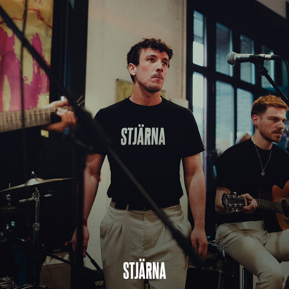 stjarnaapparel's tweet photo. ⭐️ Great to see our pal Robbie from the excellent @dancingontables wearing the black Malmö tee on Saturday.

The band were performing an acoustic set at the Outwith Festival.

📸 Sean Francis https://t.co/G2q56k5giS