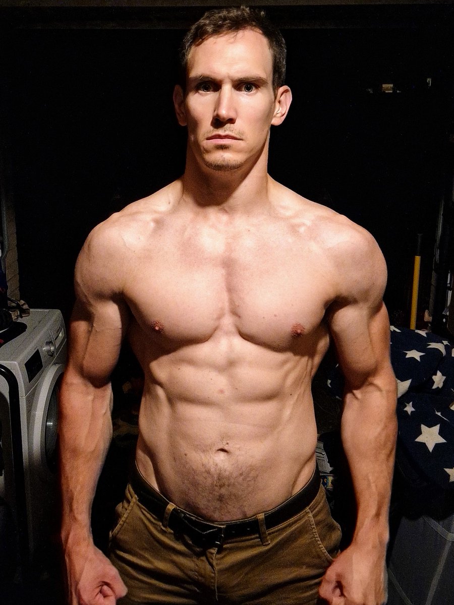 6 mistakes men over 40 make when trying to build muscle.

(Plus a plan to build more muscle with less time and effort)

Some of this advice might seem counter-intuitive but hear me out and read with an open mind!

Thread 👇