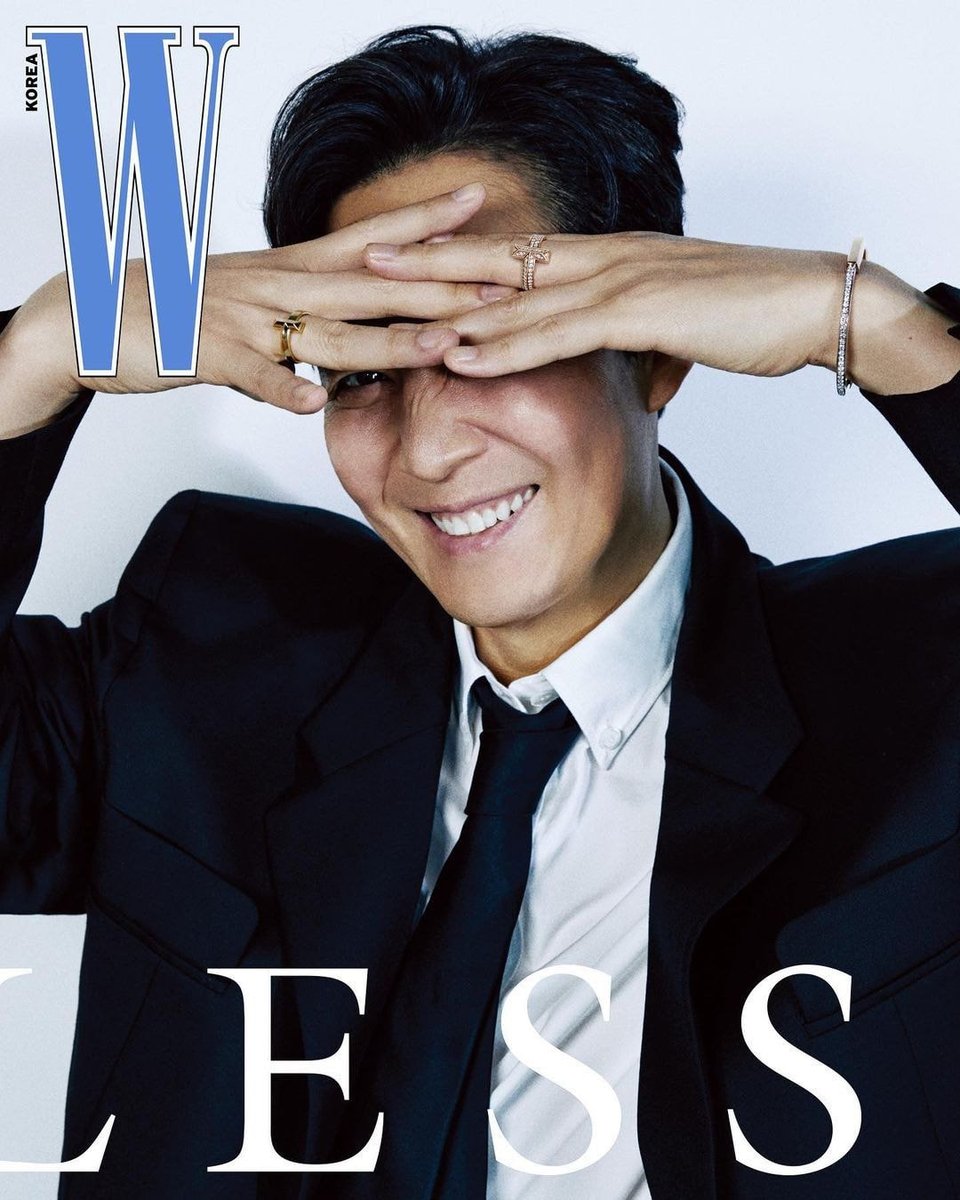 WANTLJJ's tweet photo. 😁
#LeeJungJae #イジョンジェ #이정재 https://t.co/YfKQ8BhYOD