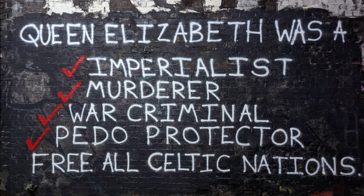 No tears for dead royals. A family of inbred Nazis, Imperialists, Colonisers and Pedophiles. #MakeElizabethTheLast #AbolishTheMonarchy #QueenElizabeth #KingCharlesIII #EndTheMonarchy 📸 - @MannyFromManny (South Manchester)