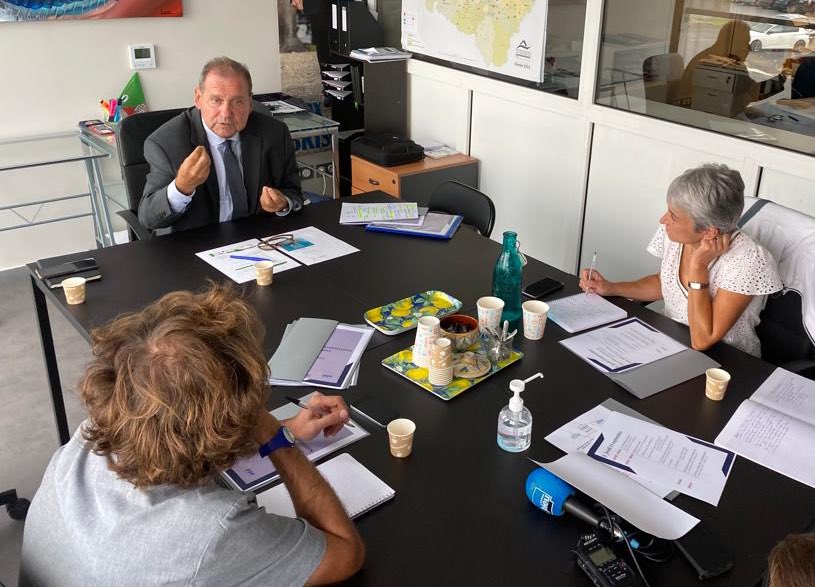 max_brisson's tweet photo. 🎥 Point presse ce matin pour présenter le déroulement et les enjeux des journées parlementaires communes des Sénateurs @lesRep_Senat, des députés @Republicains_An et des députés européens du @PPE_FR qui se dérouleront à #Biarritz cette semaine Jeudi 15 et vendredi 16. 

#LR. https://t.co/VjugxgVhV5