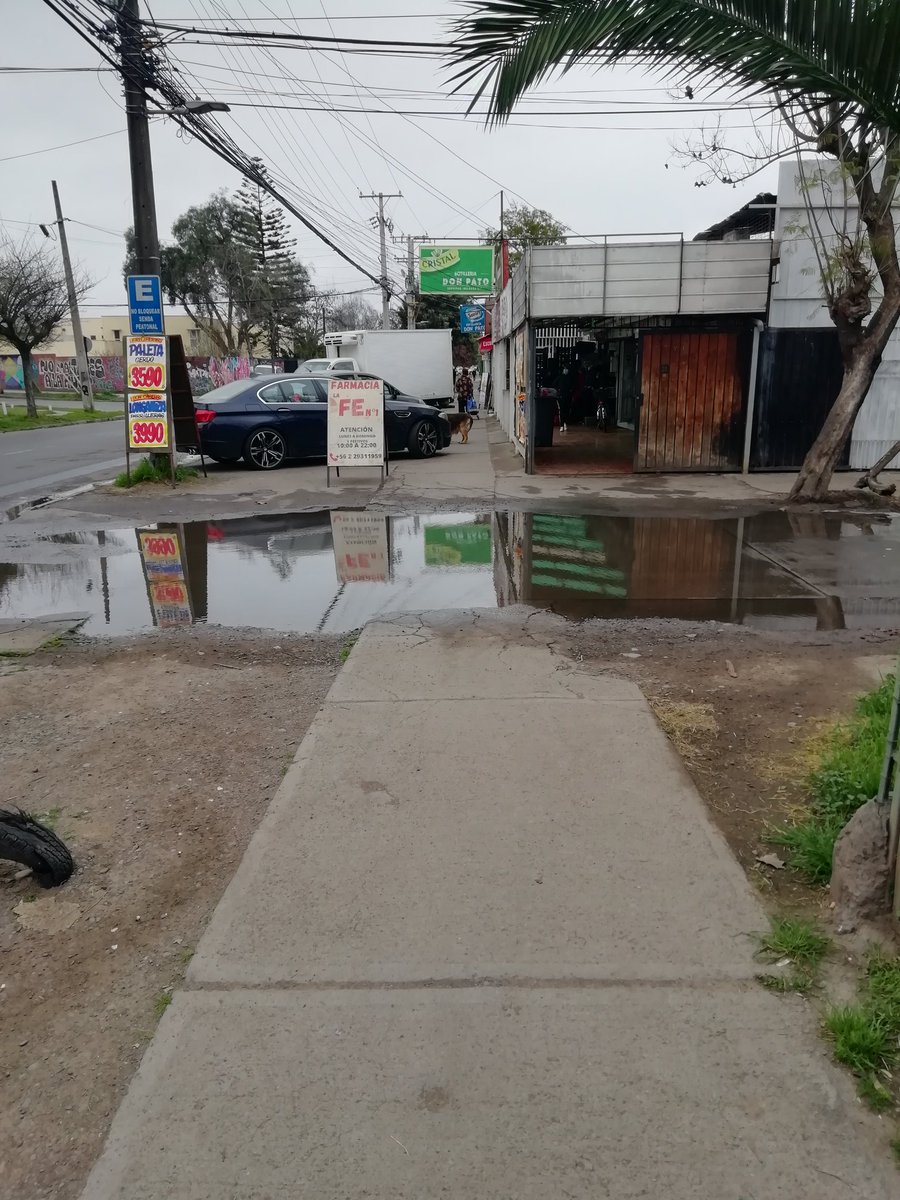 Cdl_Orione's tweet photo. Señores @SISS_CHILE solicitamos su ayuda URGENTE, llevamos meses con aguas servidas en nuestras calles. Tanto @Reclamos_SMAPA como @MuniCerrillos están al tanto, pero no hemos tenido SOLUCIÓN, sólo parches. Callé El Mirador comuna de Cerrillos. NO ES NORMAL!! https://t.co/MTS42ton33