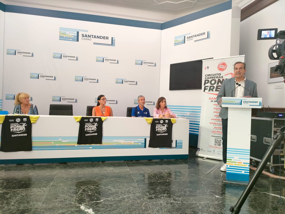 Las <a href="/CarrerasPF/">Carreras Ponle Freno</a> llegan a #Santander . La cita es el 25 de septiembre y hoy hemos dado ya el primer paso de la carrera para #salvarvidas en el Ayuntamiento de #Santander #seguridadvial