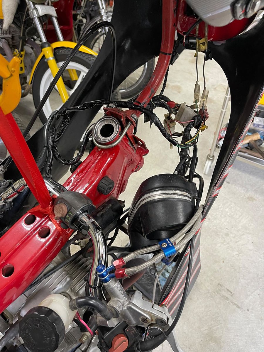 AkiSt1027's tweet photo. バブ売ります！そこそこな事やってあります！詳細欲しい人DMください！
値段決めてます！金額釣り上げません！
130万で考えてます！
#バブ売ります　#バイク売ります
#バブ　#スーパーホーク　#本気な人
#バブ好きな人 https://t.co/AXiJSoAlfb
