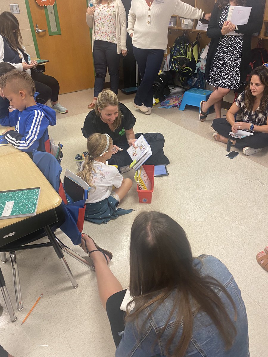limbohr's tweet photo. A great day of learning with @MMHargrave and @HENDeagles! Digging into student data to find the reading entry point on which to guide our small groups. Including teaching at the word level, sentence level and leaving student the opportunity to transfer the skills in their text! https://t.co/XTrJRfcuM8