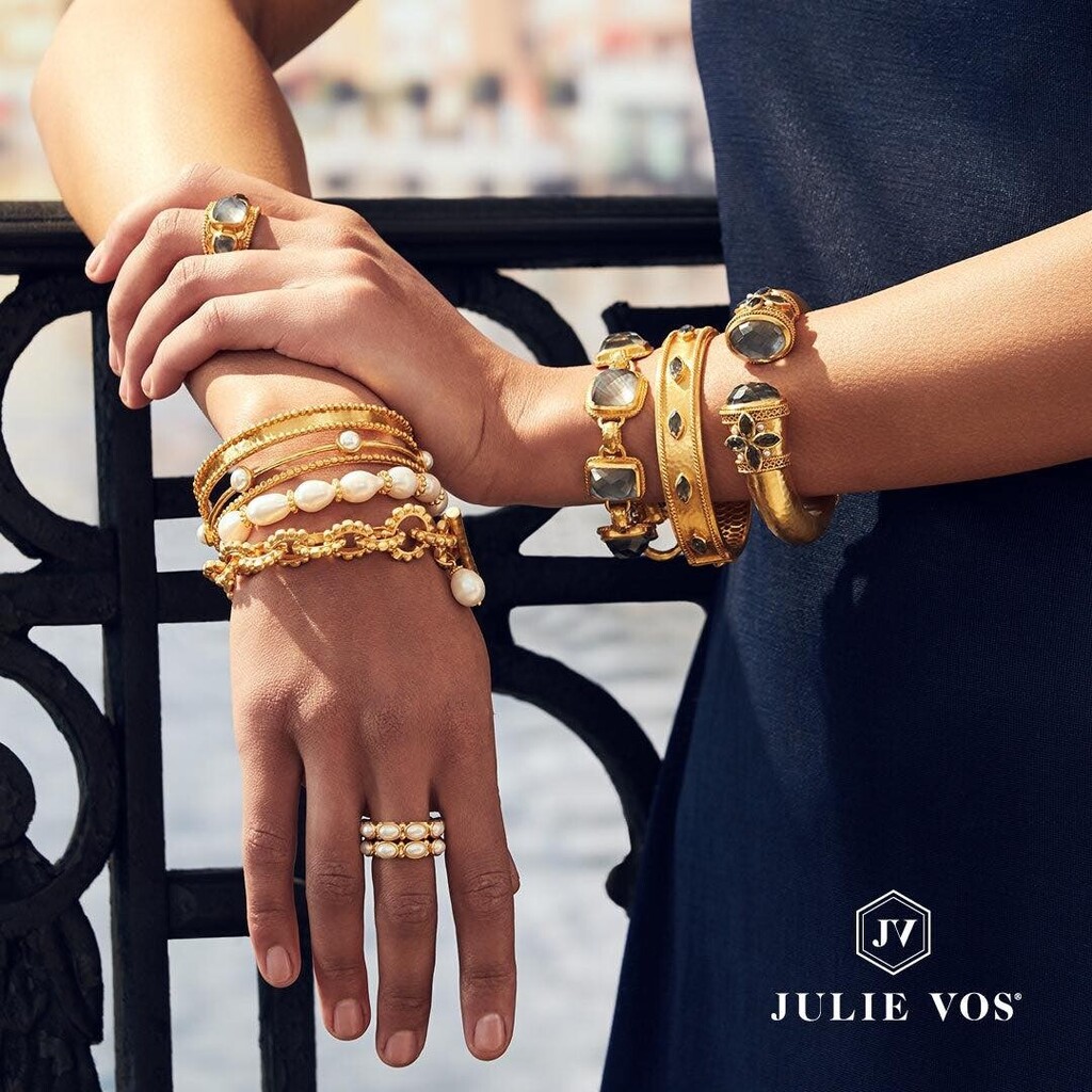 SuburbStyle's tweet photo. Swoon worthy! Our stacks are getting better and better these days!!! 😍

#shopedenlifestyle #frisco #friscomoms #friscotx #fallfashion #ootd #boutique #friscotexas #shoplocal #julievos #julievosjewelry #prospertx #aubreytx #celinatx https://t.co/85I9pcdffk https://t.co/avpvUQfmiE