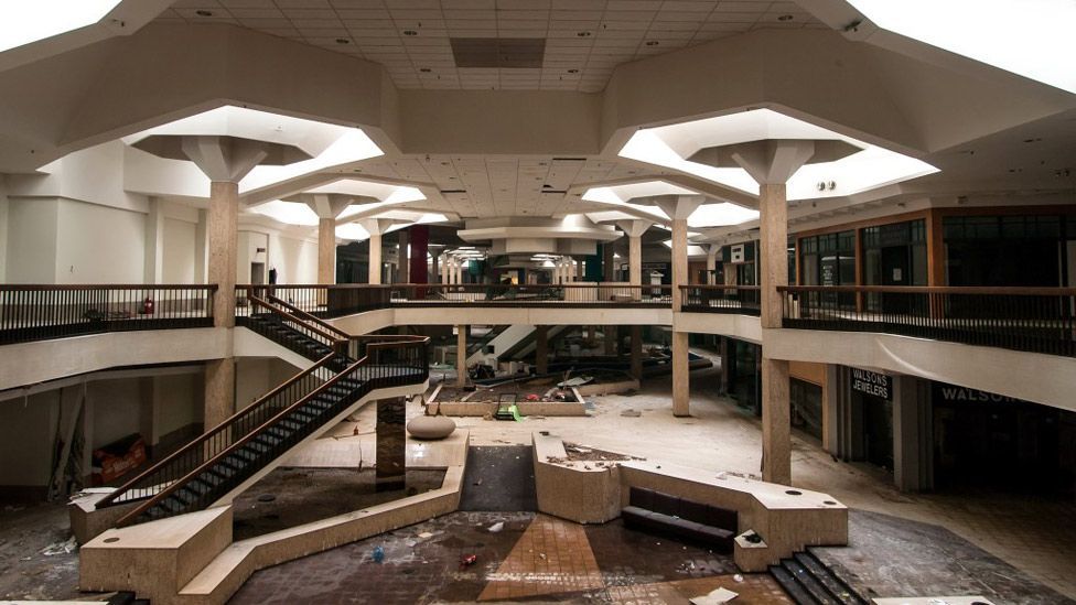 BiIndia's tweet photo. If a mall has a vacancy of more than 40%, it’s defined as a ‘ghost mall’. The highest number of ghost malls are in #DelhiNCR, followed by #Pune and #Hyderabad. https://t.co/UysAhKYMs8