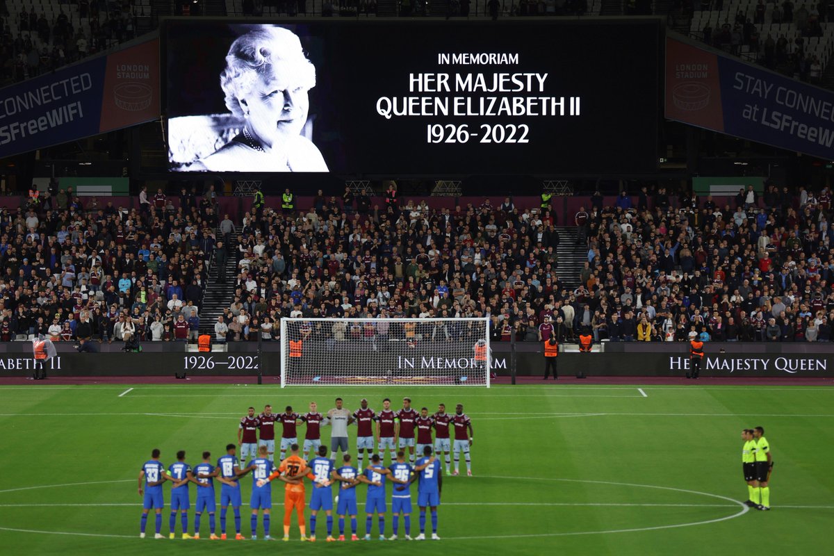West Ham fans did themselves proud with a spontaneous and poignant rendition of the National Anthem when we paid our respects to Queen Elizabeth II last Thursday evening, just moments after the news broke of her sad passing. Rest In Peace, Your Majesty. dg