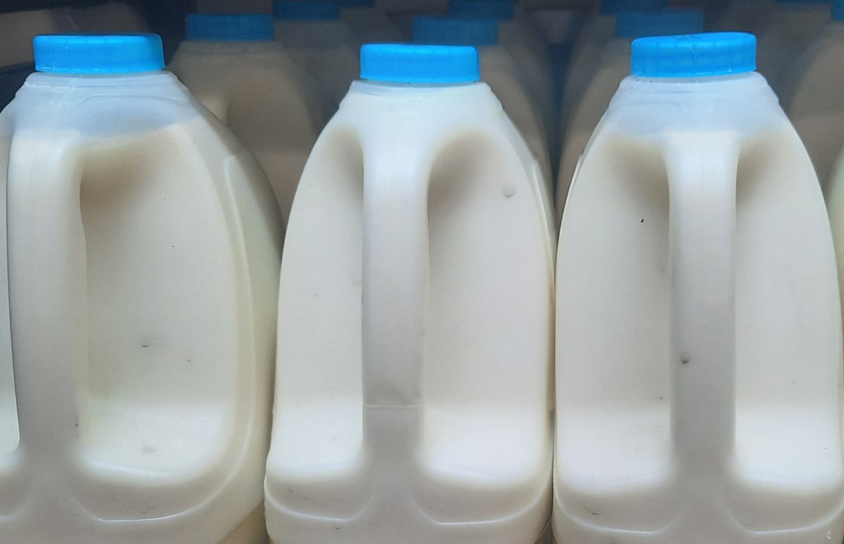 ALL'S NOT WHITE
The milk debate is spilling over but its not all black and white with this complex issue. 
meadesmenu.com/post/milking-it
#milkdebate #ClimateCrisis #MILK #bordbia #dairyfarming #agriculture #milkalternatives #health #worldfarming #slowchange #Ireland #Food
