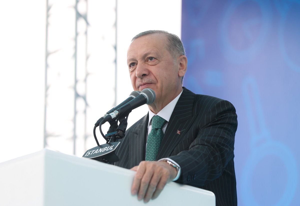 Cumhurbaşkanı Erdoğan açıkladı

💬Konutların maliyeti üzerinden yüzde 40 indirim yaparak 240 ay vade ile şu şekilde oluşturduk:
📌2+1 daire: 608 bin lira, aylık taksiti 2280 lira
📌3+1 daire: 851 bin lira, aylık taksiti 3187 lira
sozcu.com.tr/2022/ekonomi/e…
