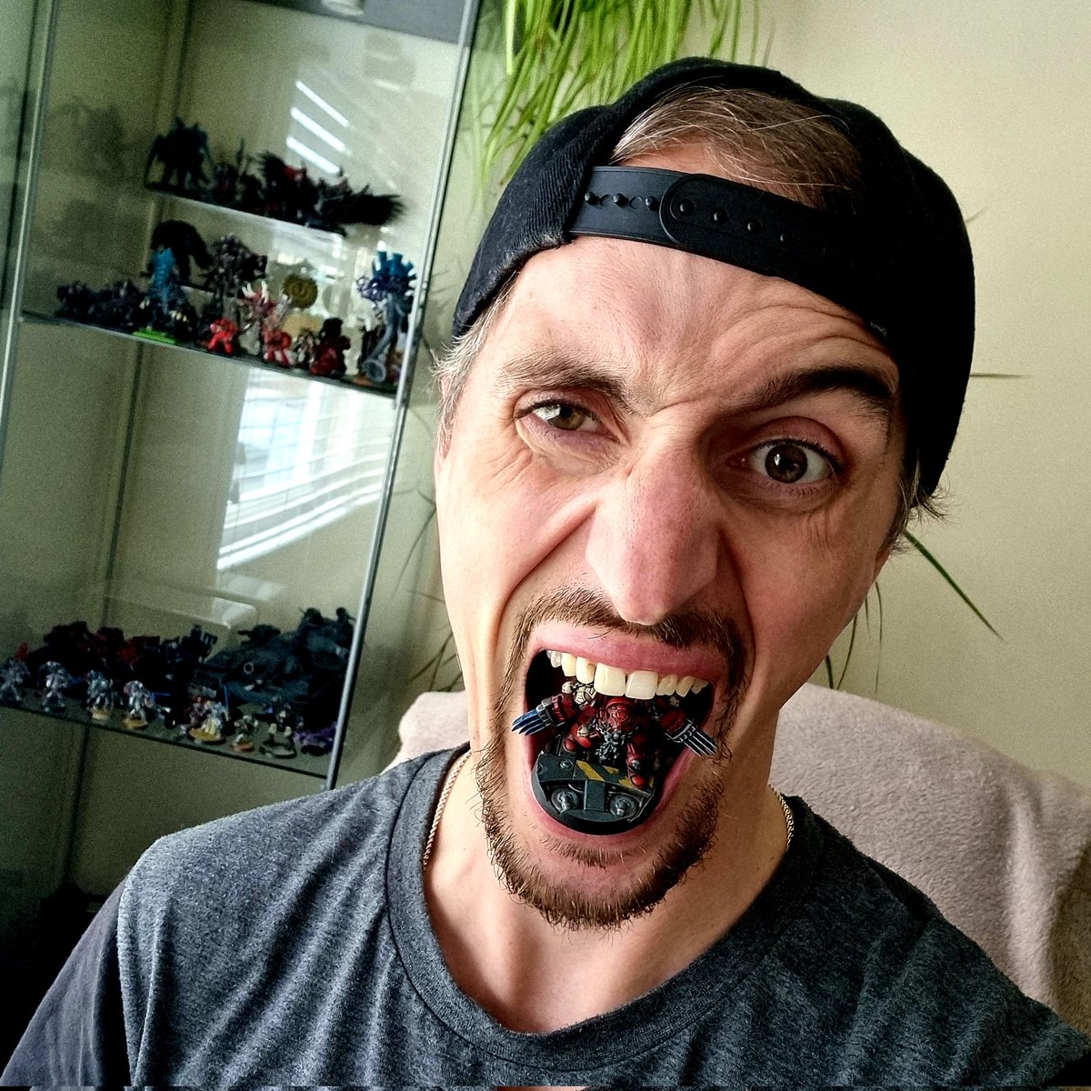 HivefleetHorror's tweet photo. Warhammer is a choking hazard. 

#WarhammerIsForEveryone #FacesOfWarhammer @thewhgirl https://t.co/JK7UzJthOS