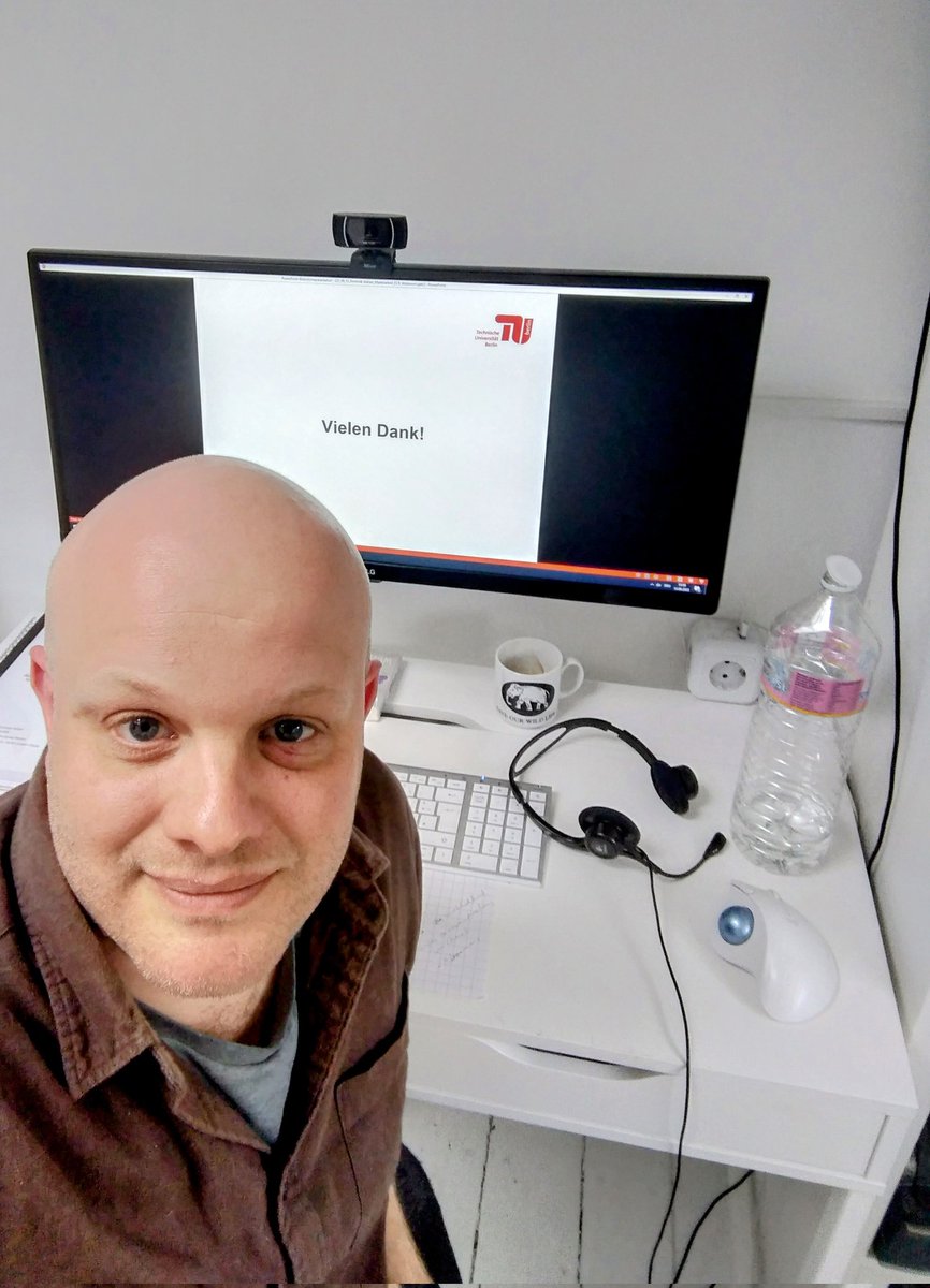 Domi_Ad's tweet photo. Masterarbeit verteidigt ✅
⚔️🛡️🤺
Next stop: #fwk22 (stelle die Ergebnisse am 4.10. vor)
#earlycareerresearchers
#wisskomm
#nacaps
Puh! 😌 https://t.co/T2Ss6yT4mz