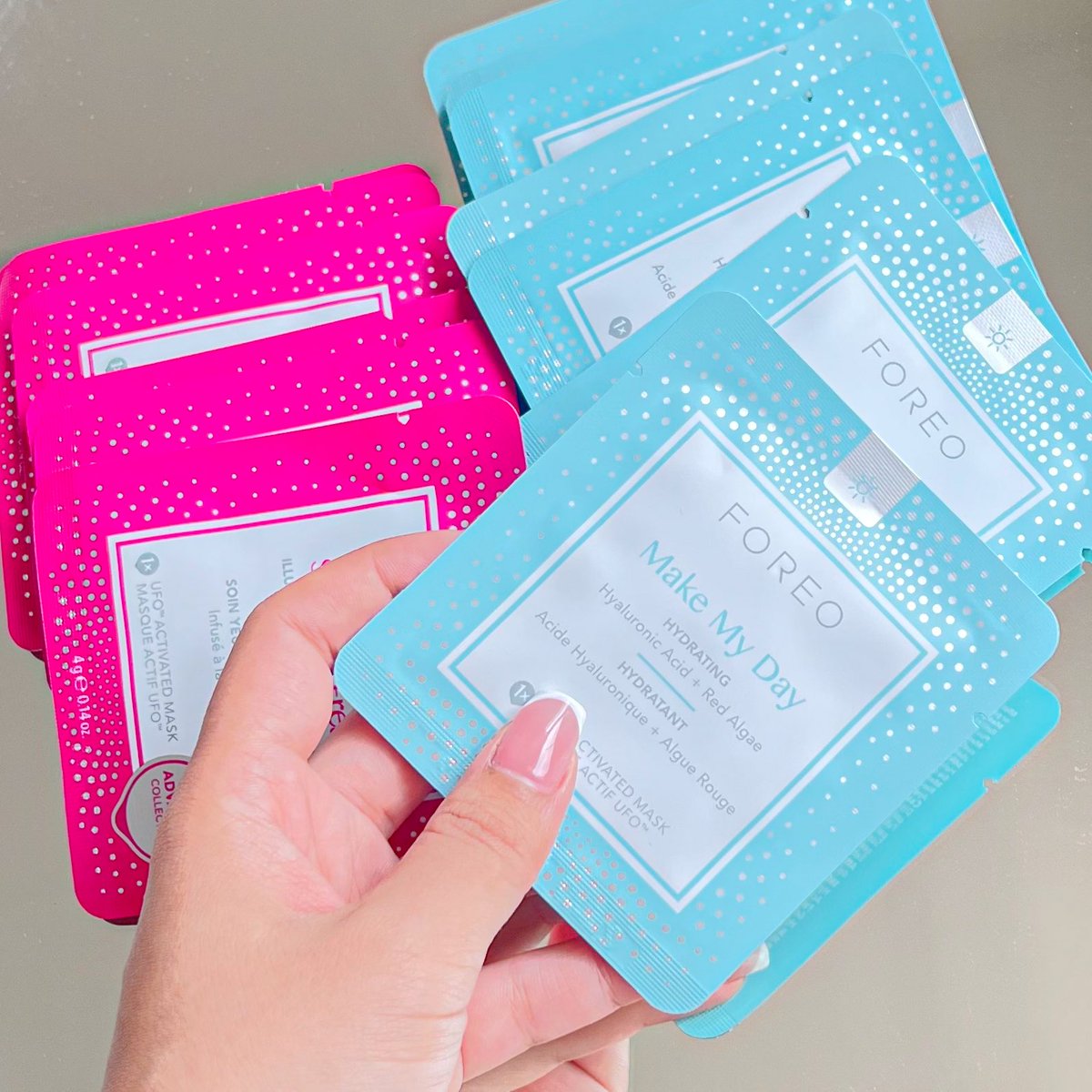 chams_girl's tweet photo. ส่วนตัวชอบ Foreo อยู่แล้วยิ่งได้ลองใช้ตัว UFO2 แล้วกรี๊ดหนักมาก เครื่องปรับความร้อน เย็น สั่น แสงได้หมด และมาร์กหน้าได้ภายใน 90 วิแบบประหยัดเวลามาก ยิ่งช่วงนี้เราอยู่บ้านตลอดไม่ค่อยได้ไปคลีนิคคือเวิร์ค หน้าอิ่มน้ำ กระชับ รูขุมขนตื้นลงแบบเห็นได้ชัดเลย 10/10 ไปเลยยย #FOREOUFO2 https://t.co/aQ8kcla3Tb