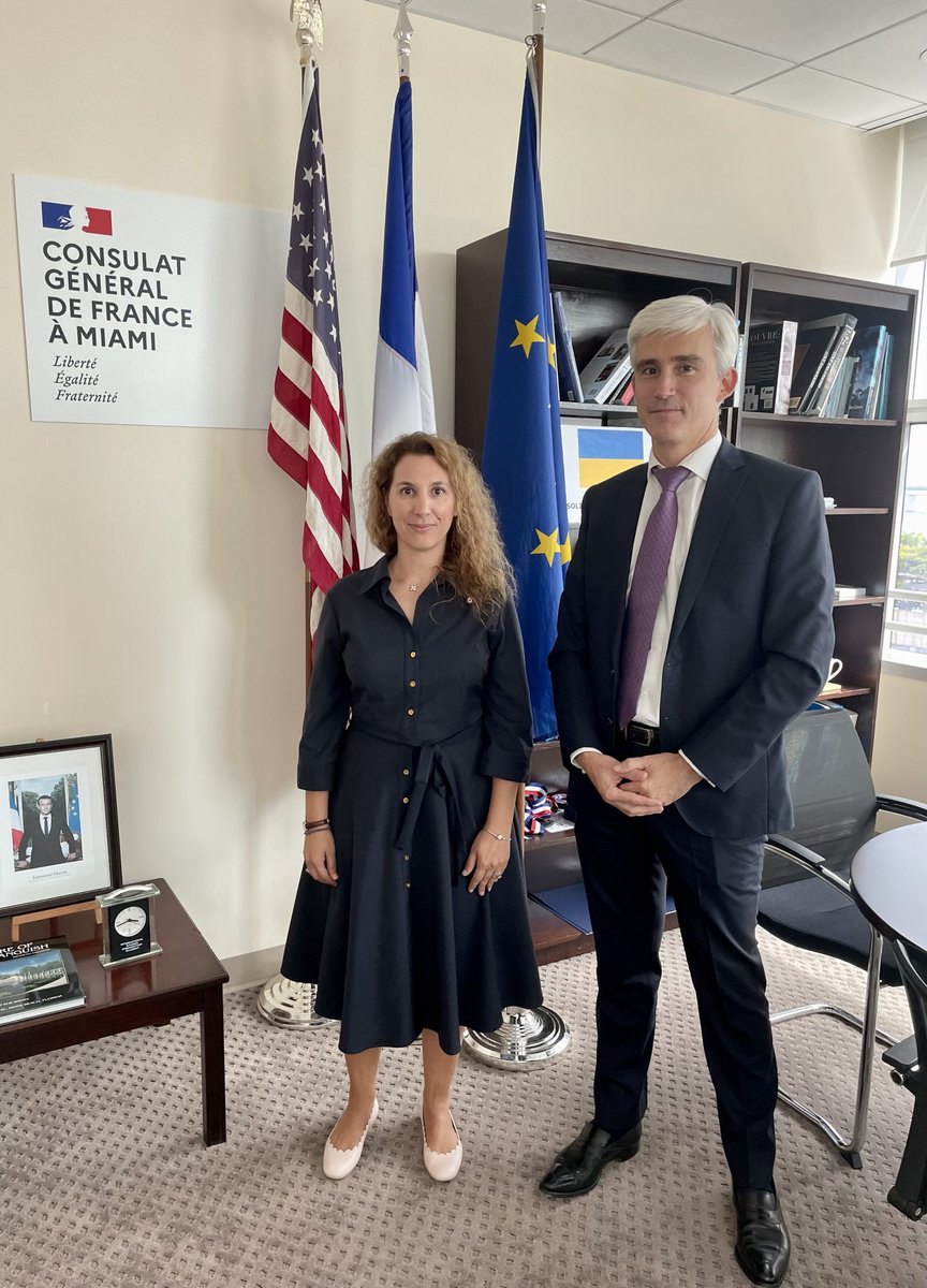 FranceinMiami's tweet photo. Le Consul général, M. Raphaël Trapp a rencontré les conseillers des 🇫🇷 de l’étranger, M. F. Bondrille, Président du Conseil Consulaire, et Mmes A. Gault @ConseillerDesFR, A. Martin O'Brien et @PallezLaure pour discuter #éducation, #bourses 🎓, actions de protection sociale. https://t.co/f00droeaz3