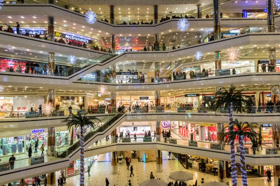 BiIndia's tweet photo. As per @KnightFrank_IN, organised retail sales volume is estimated to grow at CAGR of 17%, from $52 billion in FY22 to $136 billion by FY28. #NewDelhi, #Mumbai and Bangalore have the maximum malls, with Hyderabad performing the best in maximum occupancy in premium #malls. https://t.co/NQklSps5bd