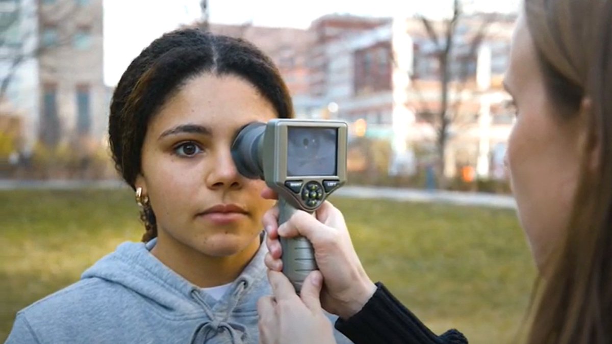 CIRPatCHOP's tweet image. What does vision have to do with a #concussion diagnosis? 👀 As #ConcussionAwarenessDay approaches, watch Dr. Christina Master explain how @ChildrensPhila uses novel pupillometry devices to diagnose and monitor concussions in kids: bit.ly/3QGKeZ3