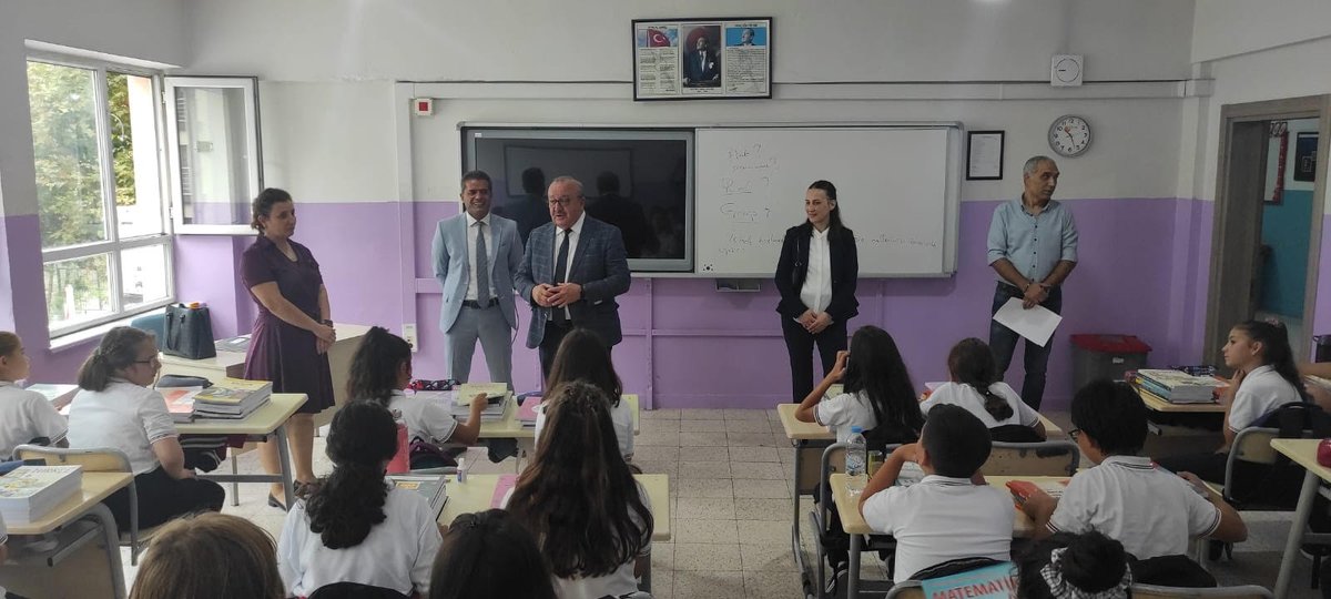 İlçe Milli Eğitim Müdürümüz Sayın Mansur GÖK okulumuzu ziyaret etti.Yeni eğitim öğretim yılının hayırlı olmasını diledi. Ücretsiz ders kitaplarının ve kaynak kitaplarının dağıtımına eşlik etti.<a href="/zuleyhaaldogan/">Züleyha Aldoğan</a> <a href="/KozluMem/">KOZLU İLÇE MİLLÎ EĞİTİM MÜDÜRLÜĞÜ</a> <a href="/mansur_gok/">Mansur Gök</a> <a href="/Tuncay63004782/">Tuncay</a>