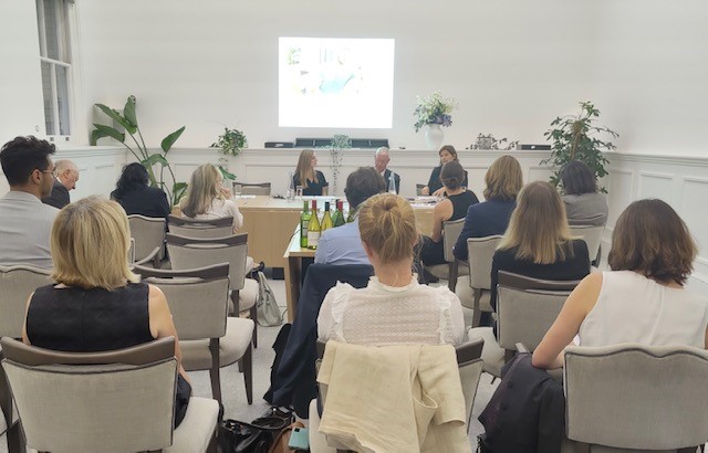 Dawson_Cornwell's tweet photo. Yesterday with @fblsajfb, we discussed the new no-fault divorce laws in England, why it was an important change &amp; how it compares to the French no-fault system. Important points were explored such as how procedure has changed, confidentiality within proceedings &amp; the online era https://t.co/4KGw9xOHwE