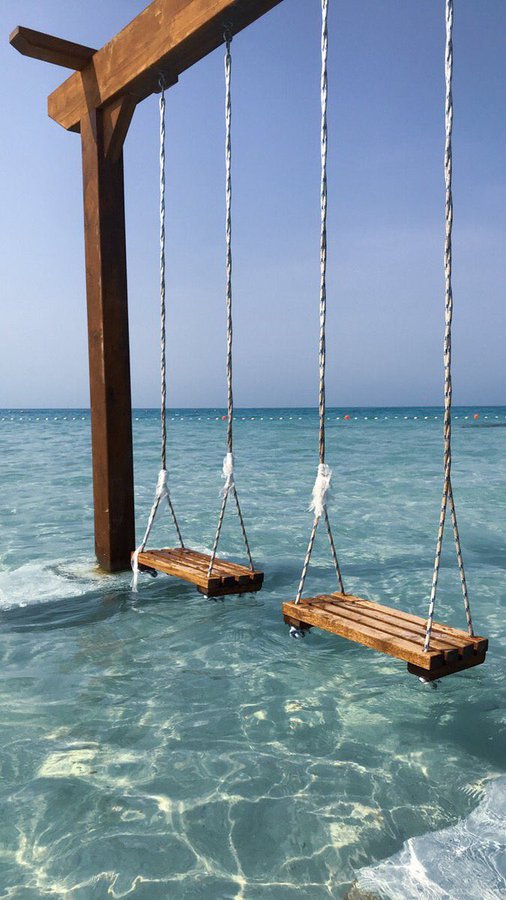 الله يجعلني وياكم من الذين تغيرت أقدارهم للأحسن 
وأن يرزقنا حظ الدنيا ونعيم الآخرة