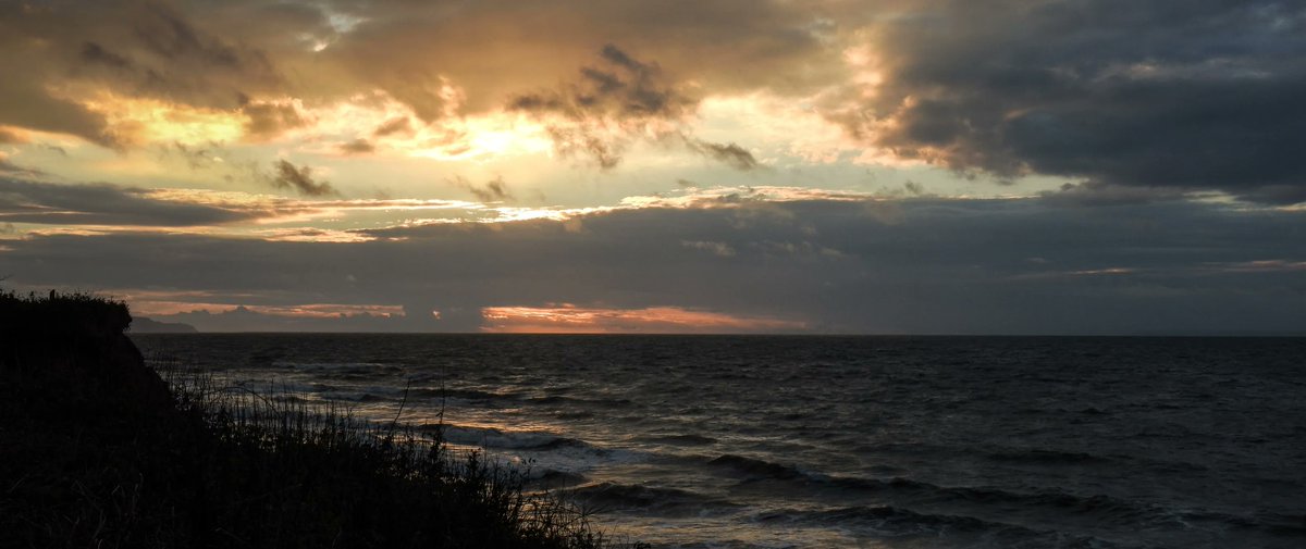 'Your time is gold, so don't waste it living someone else's life. Don't be trapped by living with the results of other people's thinking.' Westward Ho! Credits to Steve Matthews #StaySafe #westwardhobeach #northdevon @GreatDevonDays @lovenorthdevon @visitdevonbiz