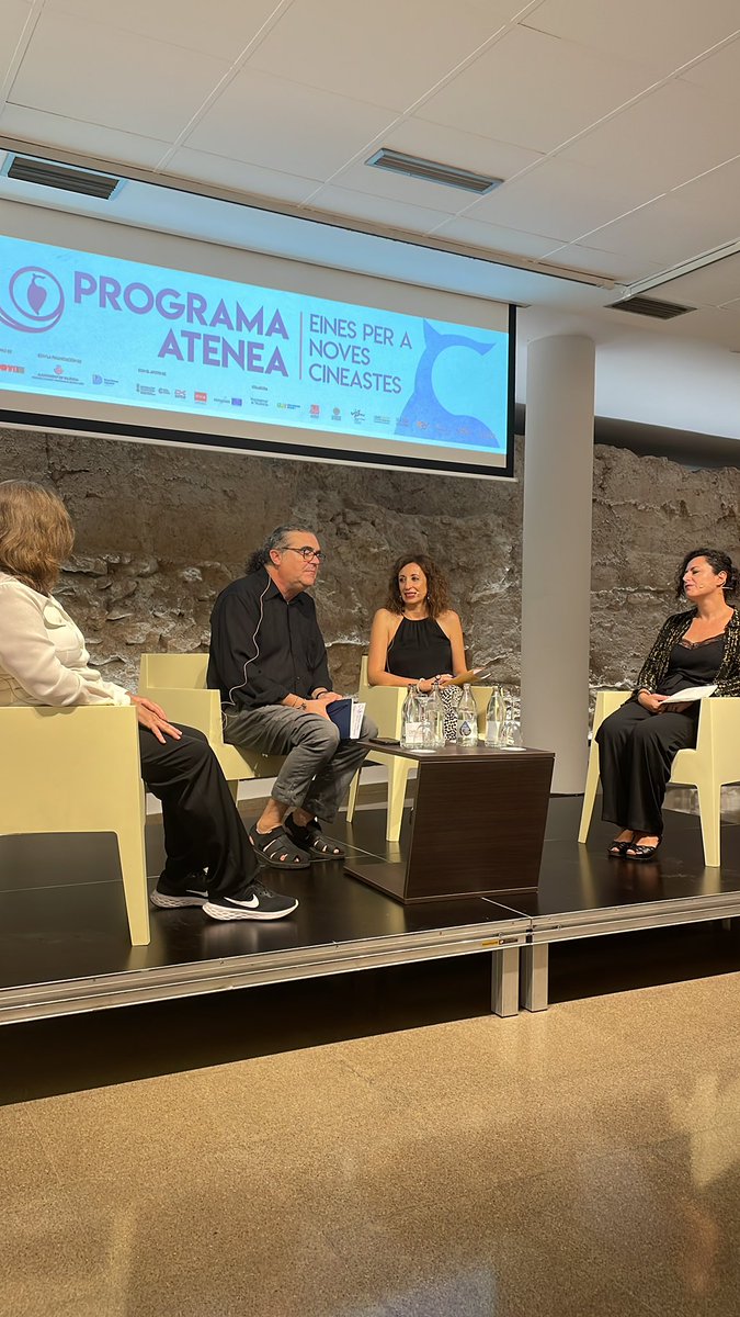 thelilyamongthe's tweet photo. El meu projecte de curtmetatge ha sigut acceptat al #ProgramaAtenea 

Amb ganes de començar aquesta experiència amb bona gent, bon ambient i molt de cine

 #DonaiCinema 💖💫 https://t.co/HClGjrO43V