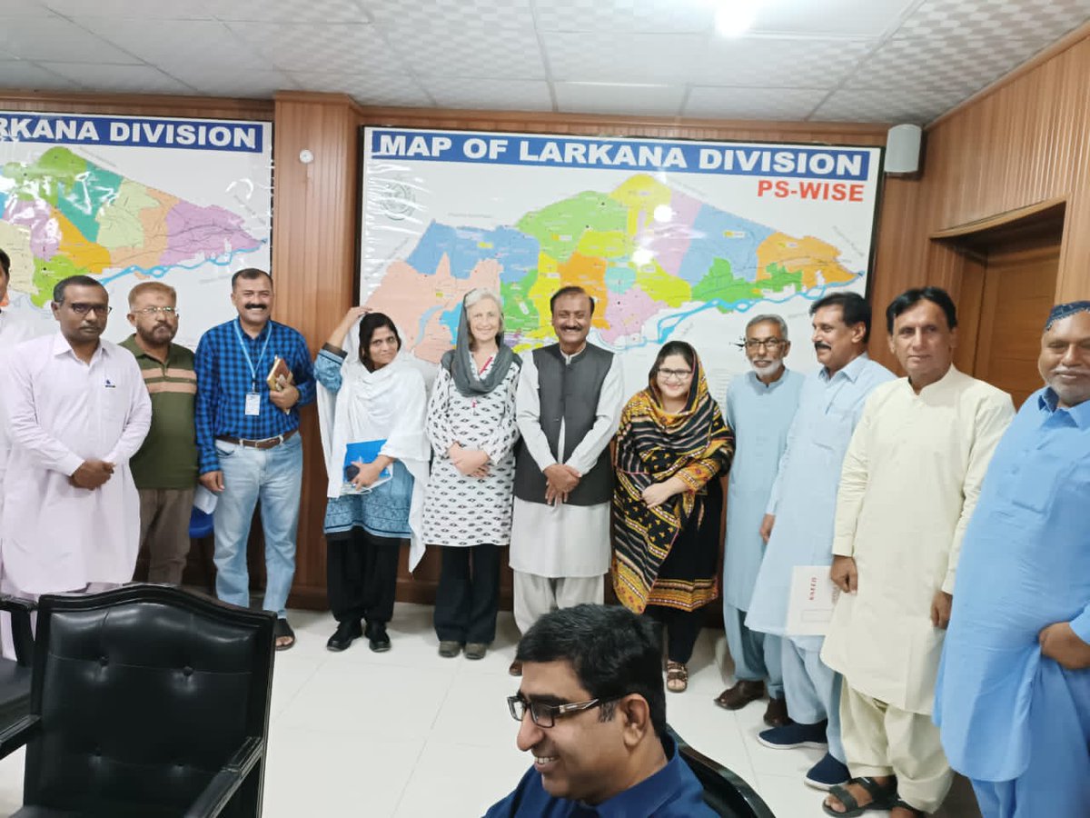 commissionerlrk's tweet photo. Meeting with Ms. Florence Rolle, Country Representative, Food  &amp; Agricultural Organisation of UNO held on 13 September at Comissioner office larkana attended   Officers of Agriculture and livestock departments to provide necessary assistance to the Farmers of Larkana Division https://t.co/NmVPhMKvkz