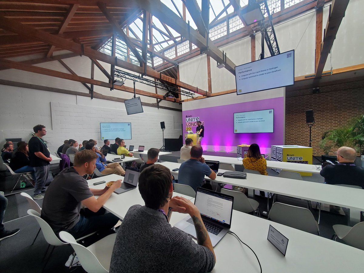 MegMajewski's tweet photo. Last workshop of the first #ShopifyUnite stop! https://t.co/PnRQuIinAG