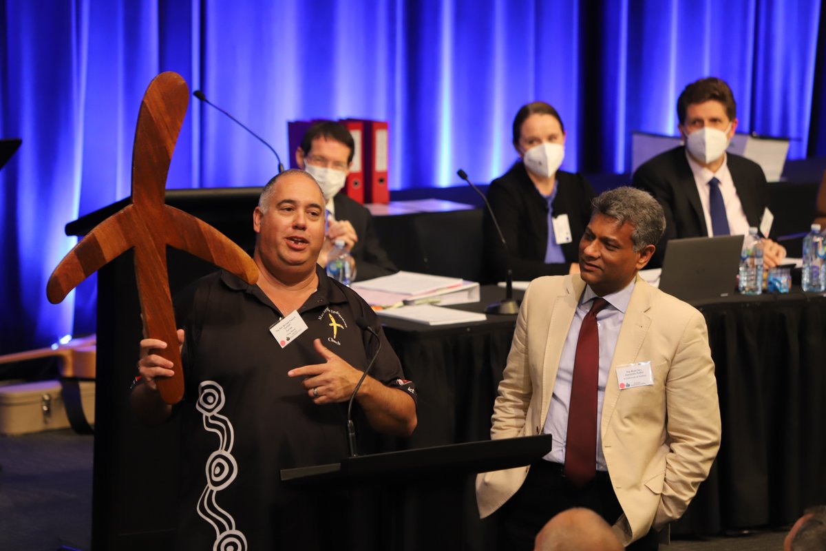 archbishopsyd's tweet photo. Joyfully surprised by this gracious gift from my brother Michael Duckett. #sydsynod #anglican #indigenous https://t.co/Tw9W5W5pc5
