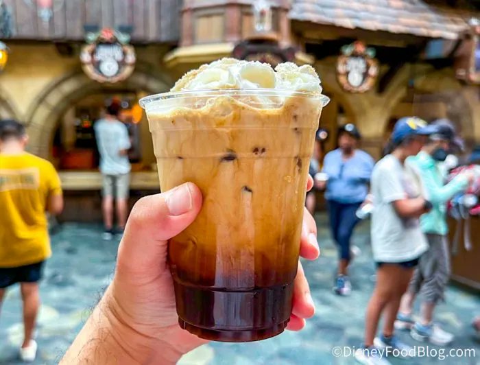 DisneyFoodBlog's tweet photo. RT for Joffrey's. 💜
Like for Starbucks. 💚 

Should You Skip Starbucks for Disney’s New Pumpkin Coffee? We Found Out. https://t.co/vksqc93cbn https://t.co/Z5FWpNydLq