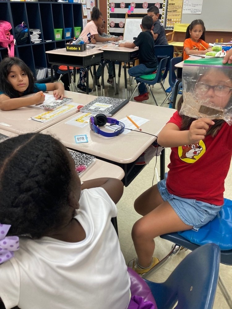 swisd_swe's tweet photo. Today Ms. Ruiz’s 2nd grade class got to melt chocolate to learn about how heat can change the physical properties of Matter in Science. 🍫
#RootEdSWE https://t.co/F1fMSBMG2T