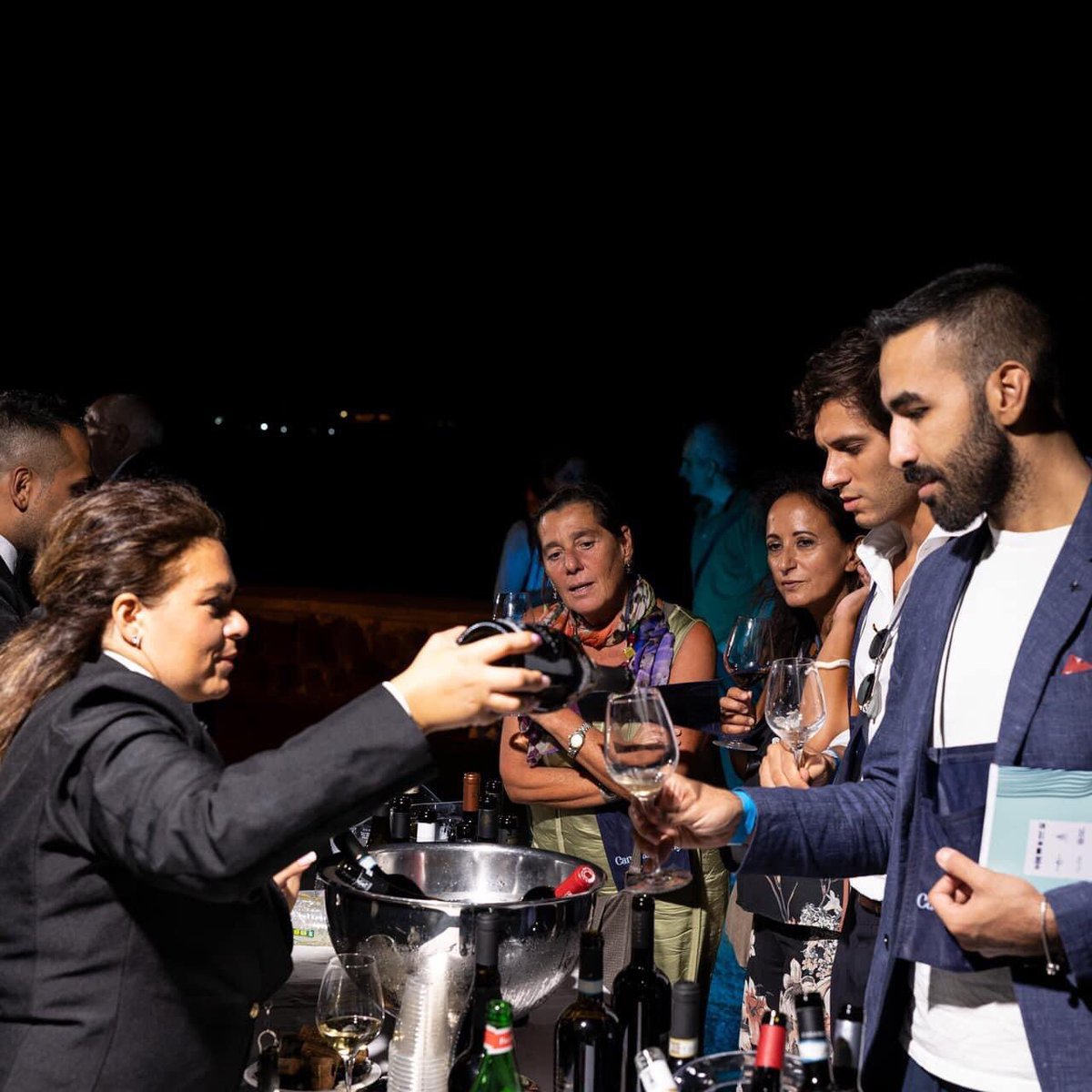 🇬🇧 The smiles, the sea, the Casina Vanvitelliana, the Fusaro park, the volcano ... this is how Campania Stories 2022 begins
Just one word: THANK YOU 🙏 

#campaniastories #specialedition #iobevocampano