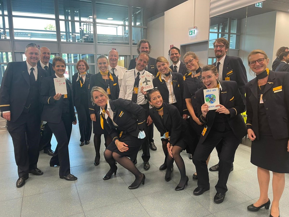 The JMHS National Honor Society came together to create Thank You cards for the flight crews at Dulles Airport. Our NHS plans to continue this effort by sending cards of appreciation to many others in the community, including hospitalized children. #ONEkindactVienna #OurFCPS