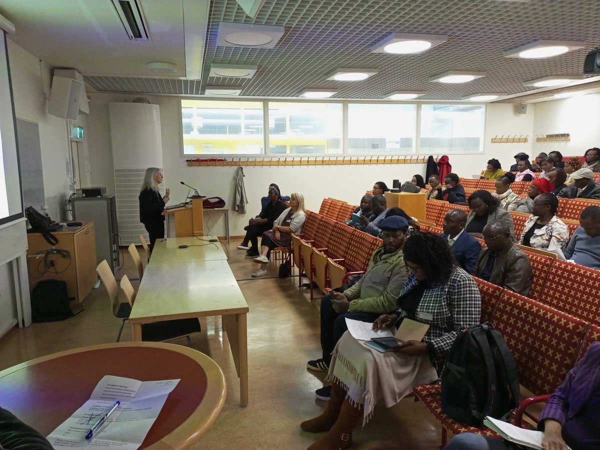 dkkasanga10's tweet image. Our session at Stockholm University starts. Ordinarily, 30,500 students are enrolled. Of these, 800 are journalism. University education in Sweden is free to every citizen &amp;amp; all universities are public. @GovUganda can't afford free university education @MoICT_Ug @MosesWatasa