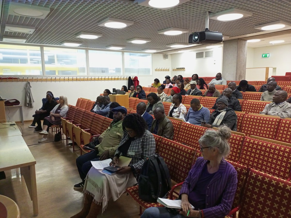 dkkasanga10's tweet image. Our session at Stockholm University starts. Ordinarily, 30,500 students are enrolled. Of these, 800 are journalism. University education in Sweden is free to every citizen &amp;amp; all universities are public. @GovUganda can't afford free university education @MoICT_Ug @MosesWatasa