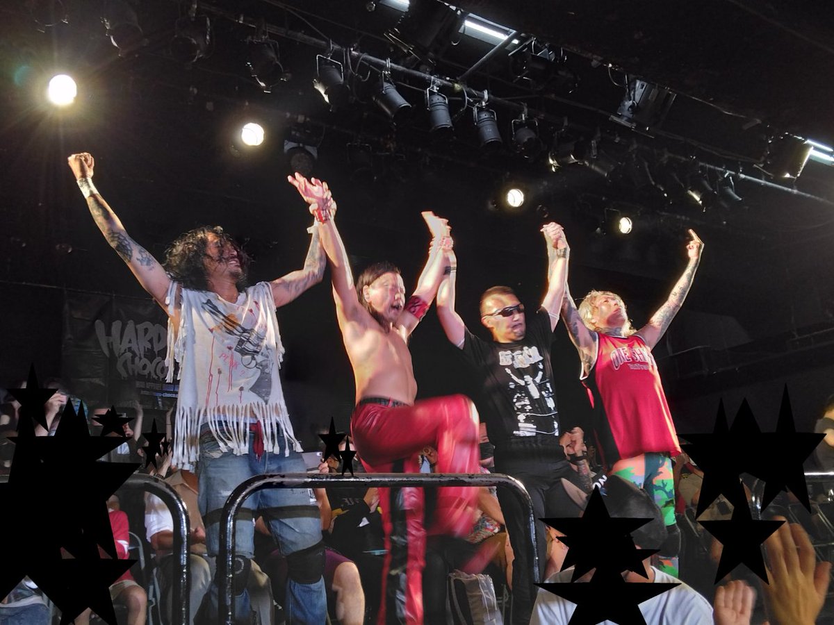 Bonny19840802's tweet photo. 本日は仕事帰りにプロレス!
伊藤さんと手塚さんの最強タッグ😂😂
俺の神はプロレスしてても神でした😌
Tシャツも買えて良かったよ⭐
#OLEDICKFOGGY
#CrazyExpress
#無法地帯
#ハードコアチョコレート https://t.co/3cqHglSSnh