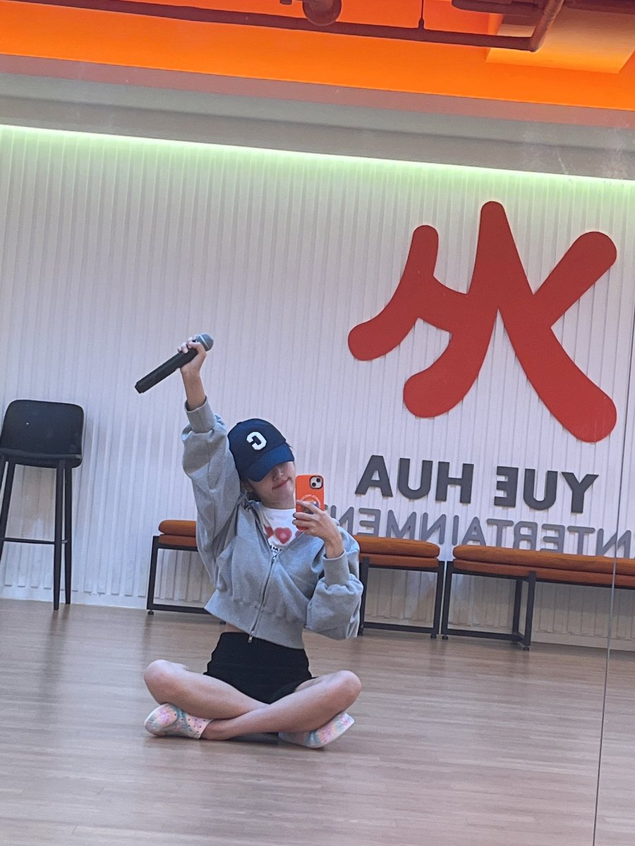 YentomiY's tweet photo. Yena in her casual attire😍
#30DaysYenaChallenge
#DAYS13
#YENA https://t.co/PCKZZ6pQTW