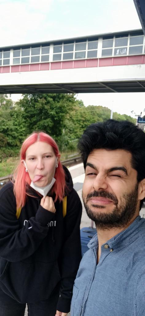 berlin_neu's tweet photo. Heute ist der zweite Filmtag für unser Video "Beratungsangebote für Neuberliner*innen" mit typisch Berliner grauem Himmel aber trotzdem viel Spaß u. a. mit @MamoonAboassi - wir freuen uns schon darauf, Euch das Video zeigen zu können.😀 https://t.co/gyqzE2RzIb